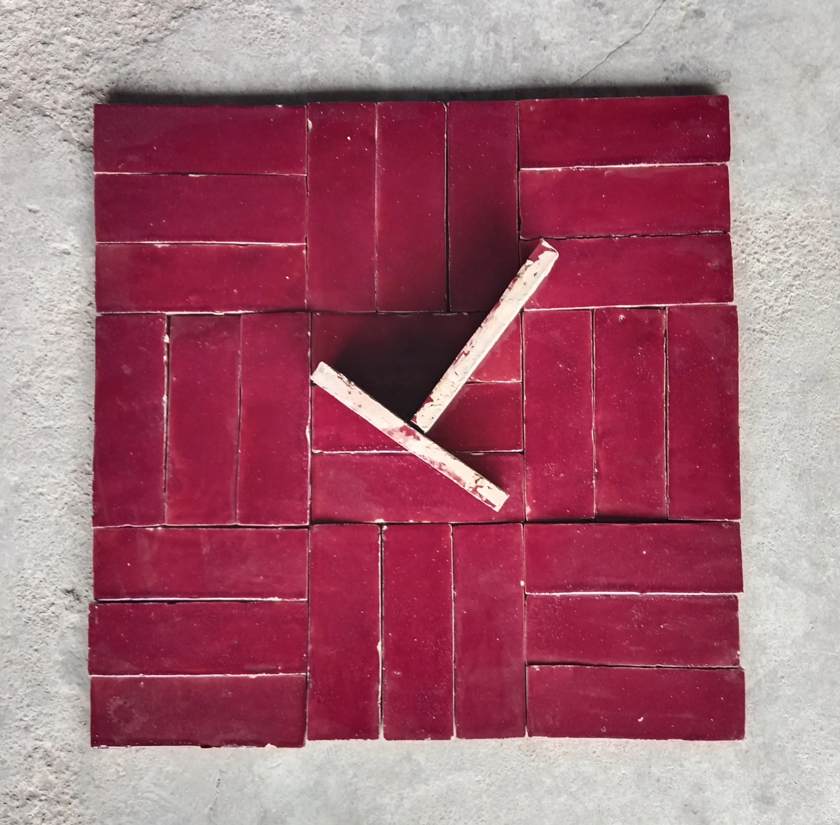 Plinth Rouge
