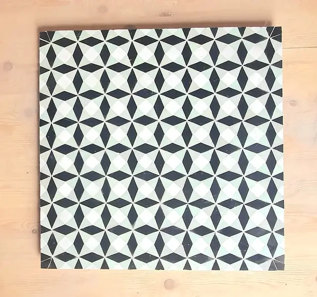 Aurina 2.5x2.5cm